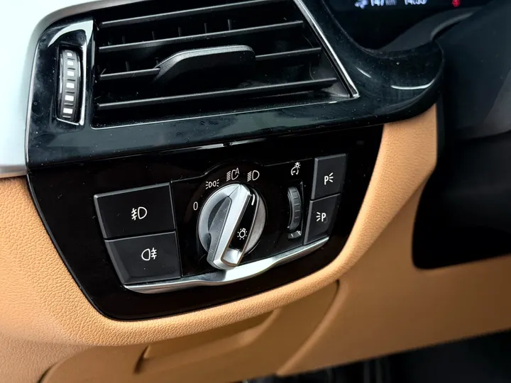 BMW 530e — foto 8