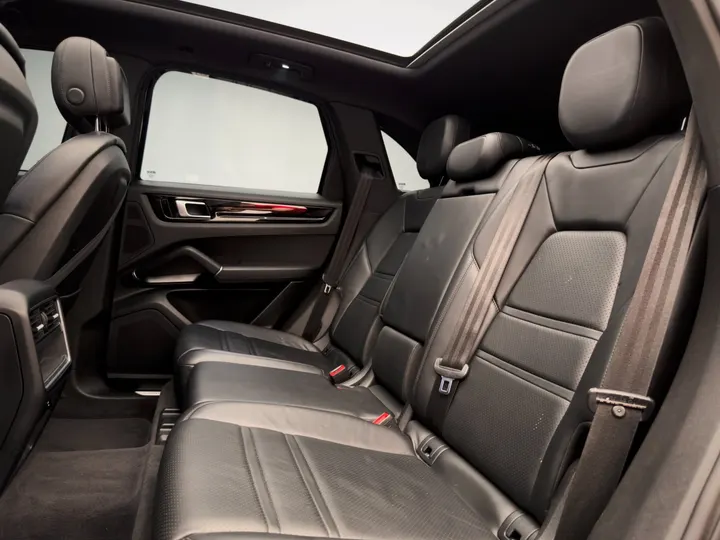 PORSCHE CAYENNE — foto 16