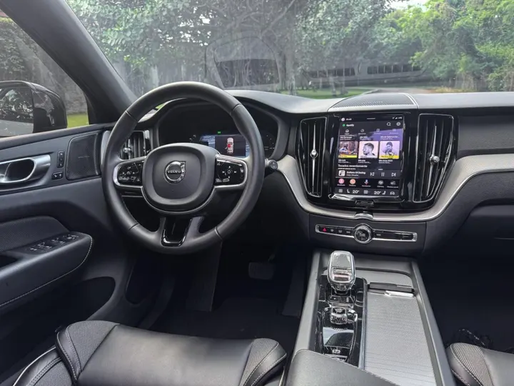 VOLVO XC60 — foto 5