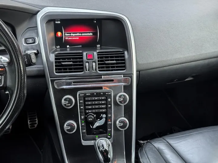 VOLVO XC60 — foto 8