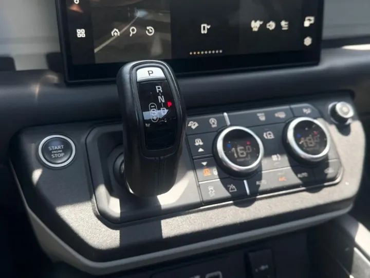 LAND ROVER DEFENDER — foto 10