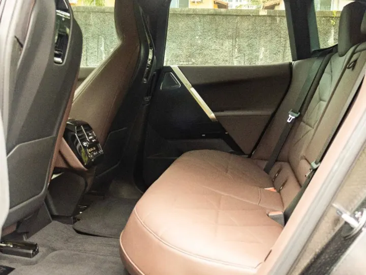BMW iX — foto 15