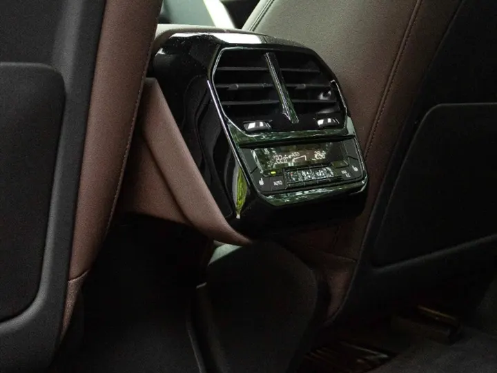 BMW iX — foto 16