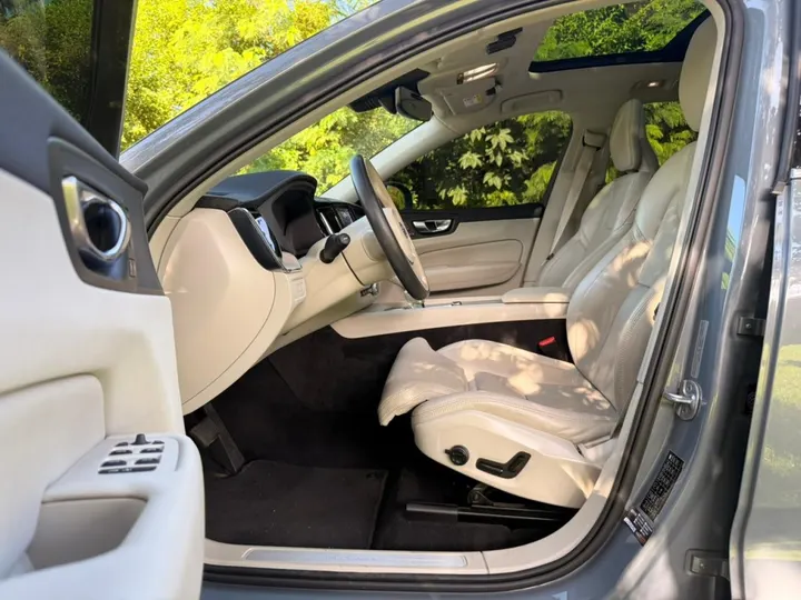 VOLVO XC60 — foto 5