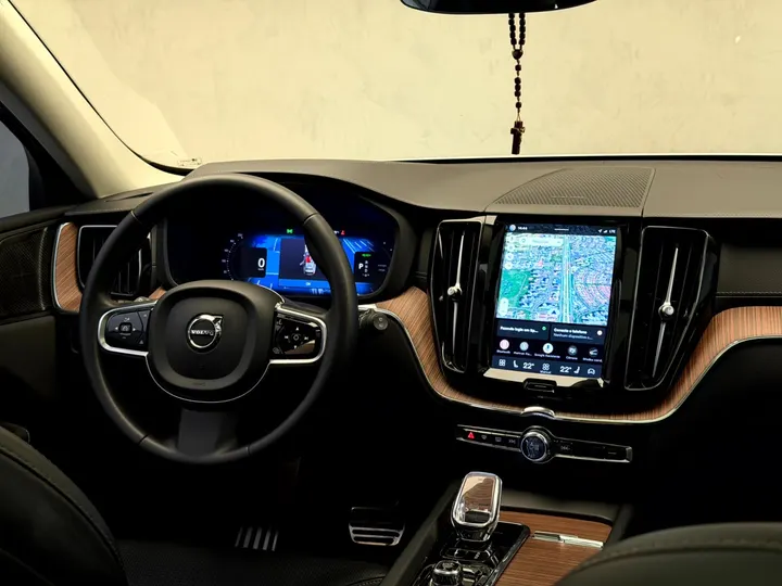 VOLVO XC60 — foto 9