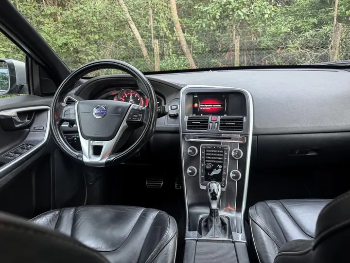 VOLVO XC60 — foto 6