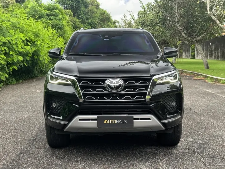 TOYOTA HILUX SW4 — foto 3