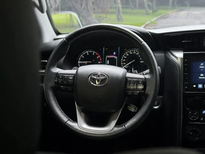 TOYOTA HILUX SW4 — foto 7