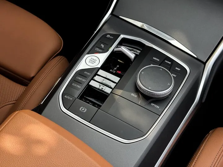 BMW 320i — foto 8