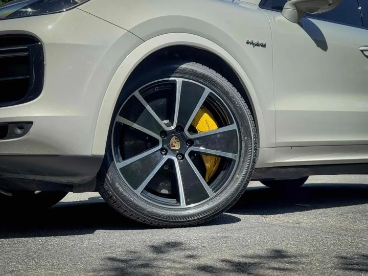 PORSCHE CAYENNE — foto 7