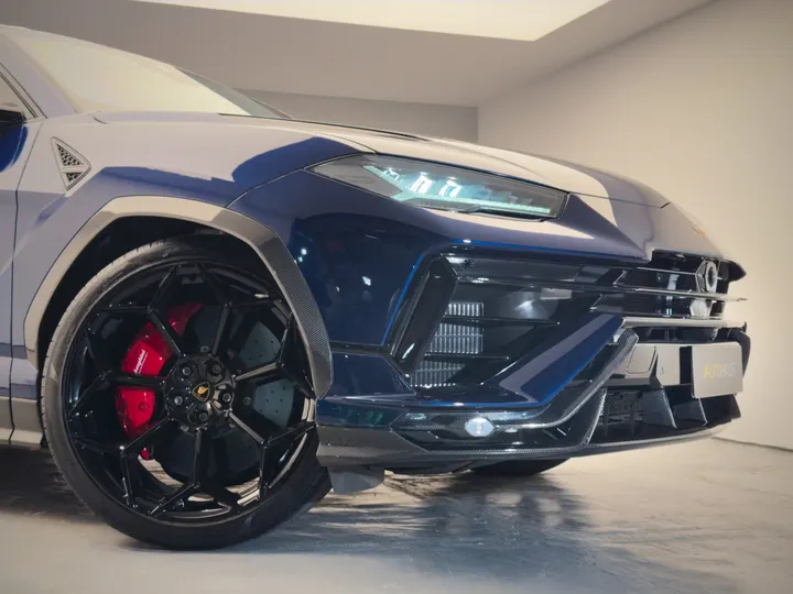 LAMBORGHINI URUS — foto 4