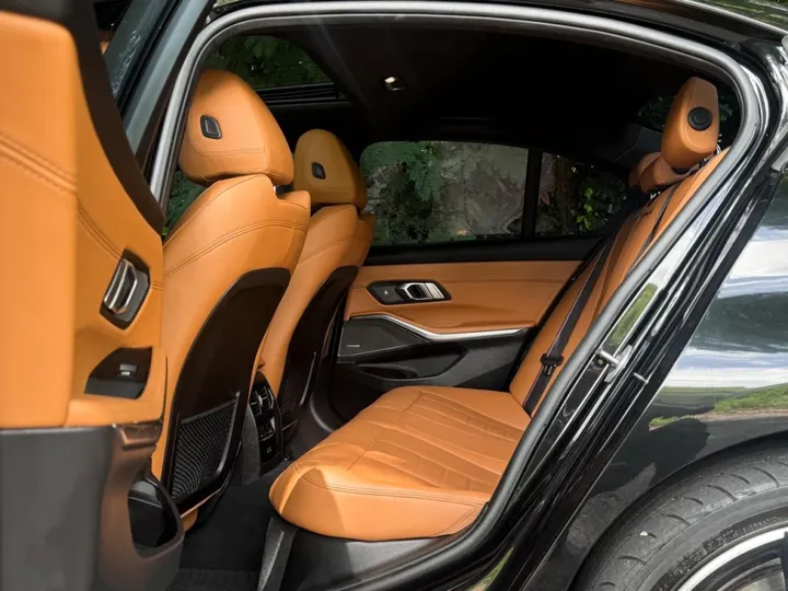 BMW 330e — foto 13