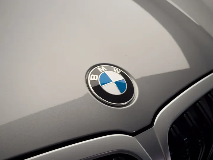 BMW 320i — foto 4