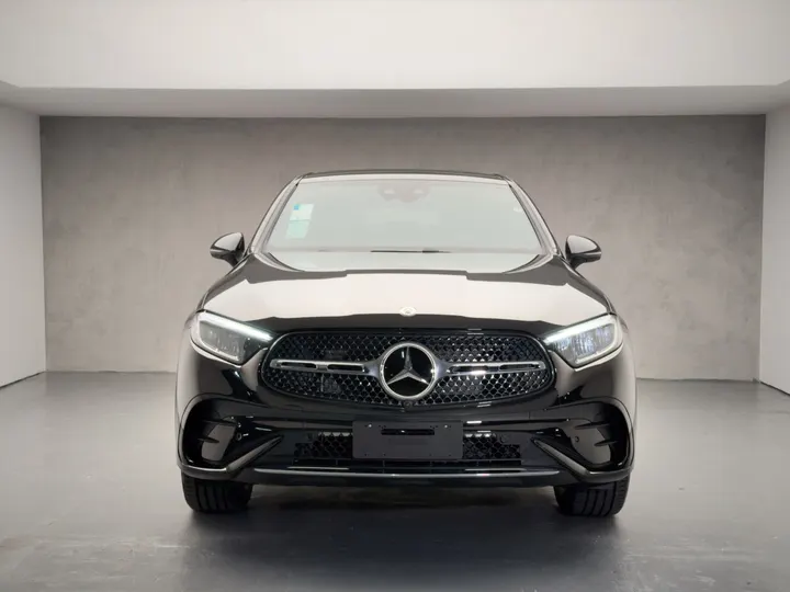 MERCEDES-BENZ GLC 300 — foto 2