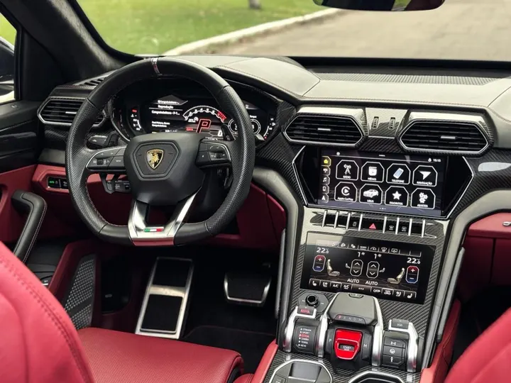 LAMBORGHINI URUS — foto 10