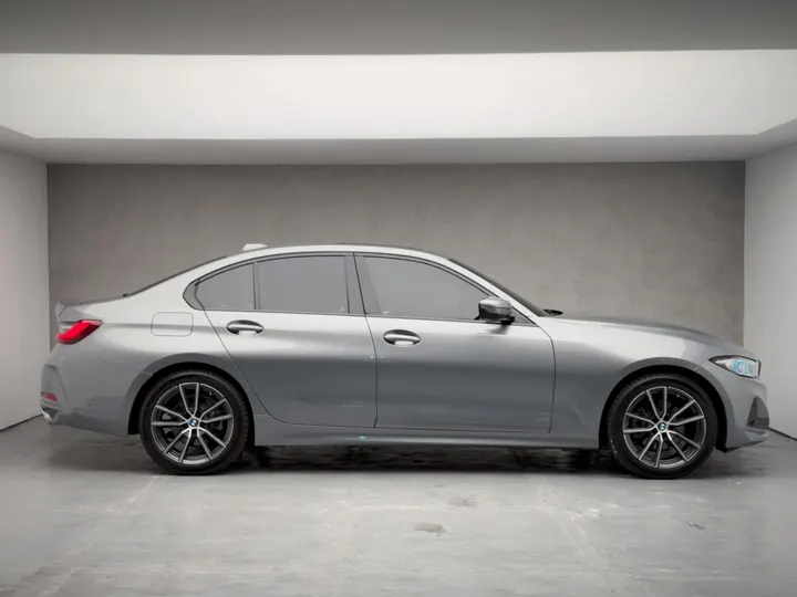 BMW 320i — foto 11