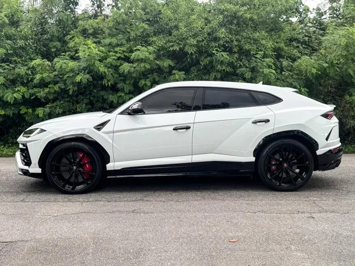 LAMBORGHINI URUS — foto 15