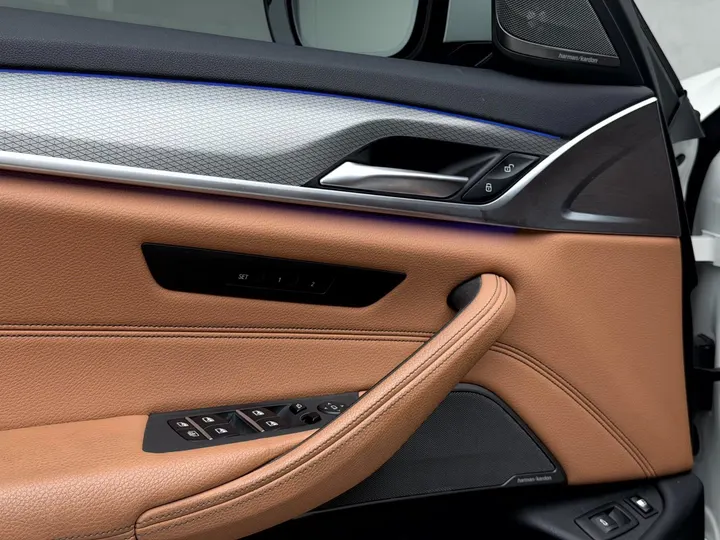 BMW 530e — foto 6