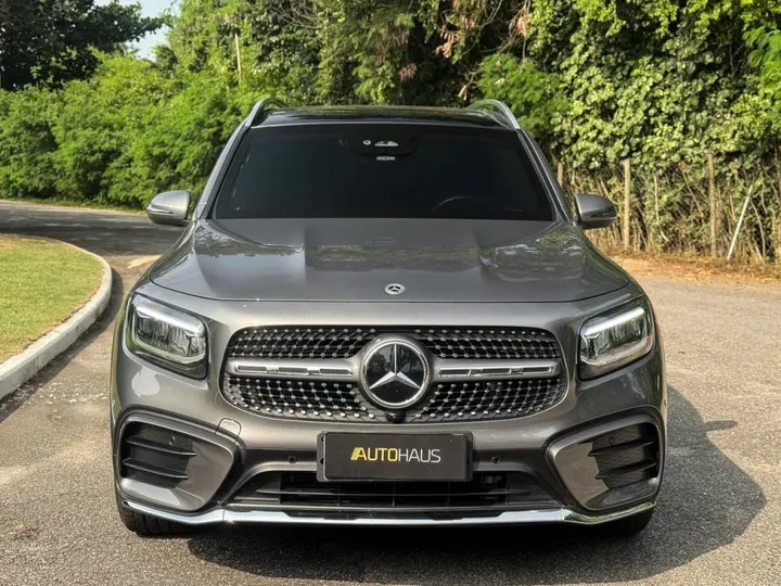 MERCEDES-BENZ GLB 220 — foto 2