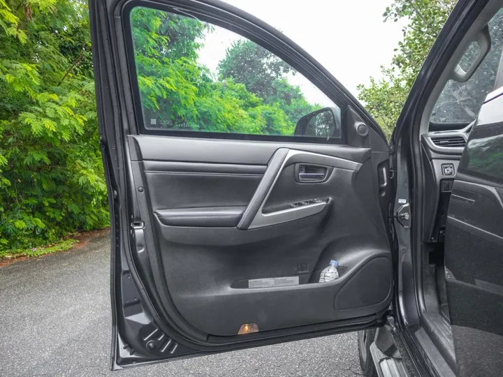MITSUBISHI PAJERO SPORT — foto 6