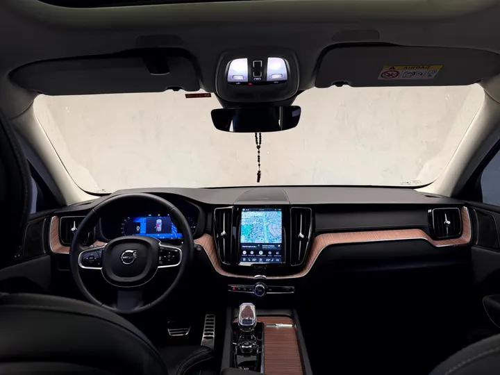 VOLVO XC60 — foto 8