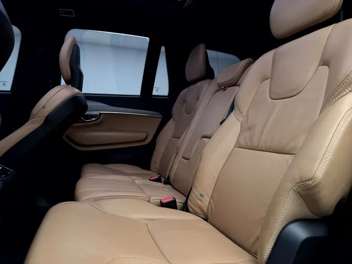 VOLVO XC90 — foto 16