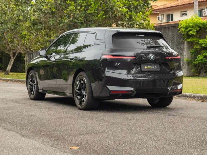 BMW iX — foto 6